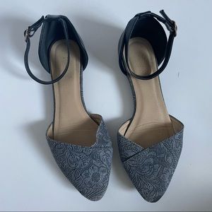 Women's Pointed Toe Ankle Strap Flats in Grey Pattern